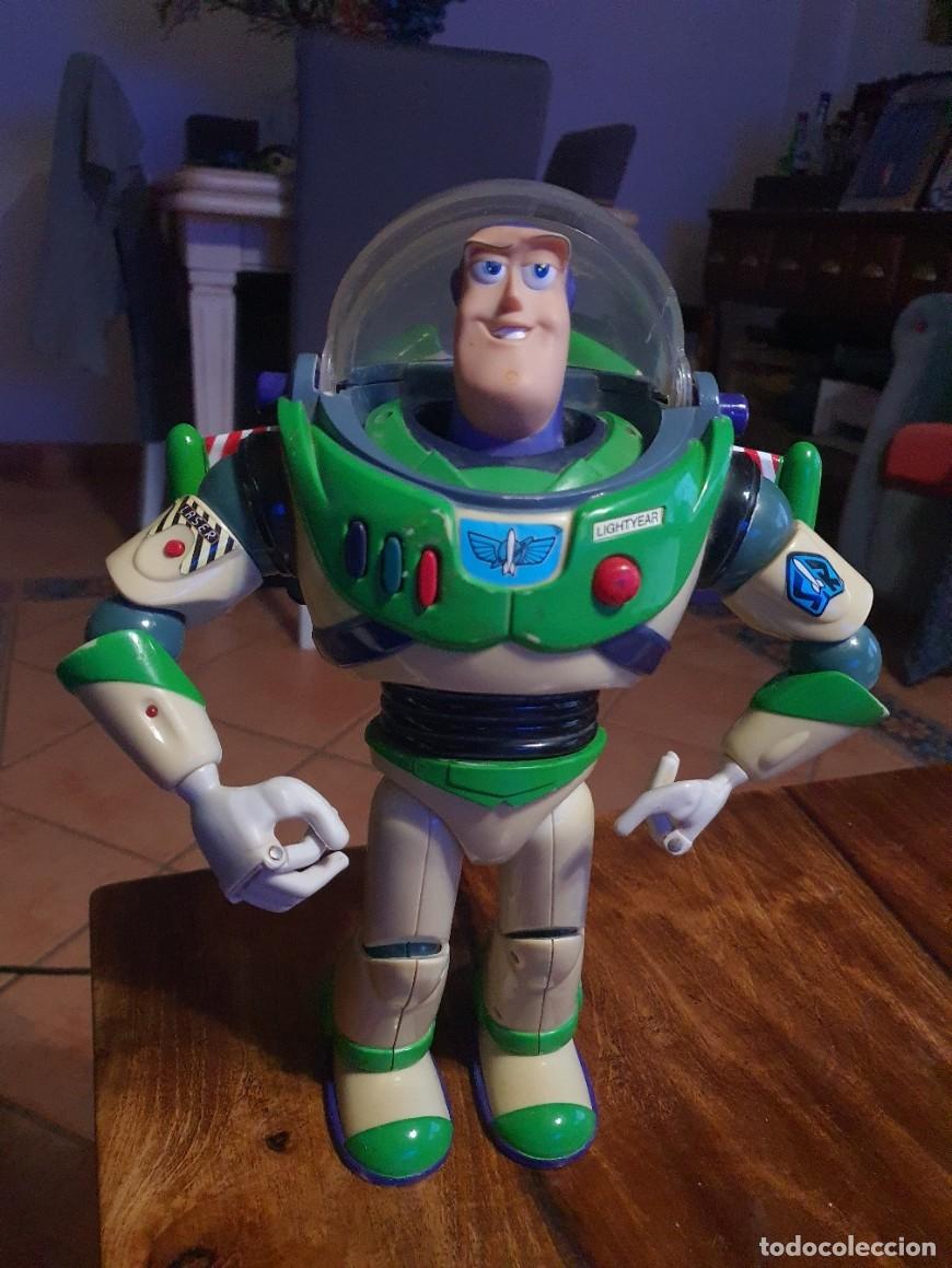 Figuras de goma y PVC: Figura Articulada Buzz Lightyear Original Disney Pixar - Toy Story 30 cm
