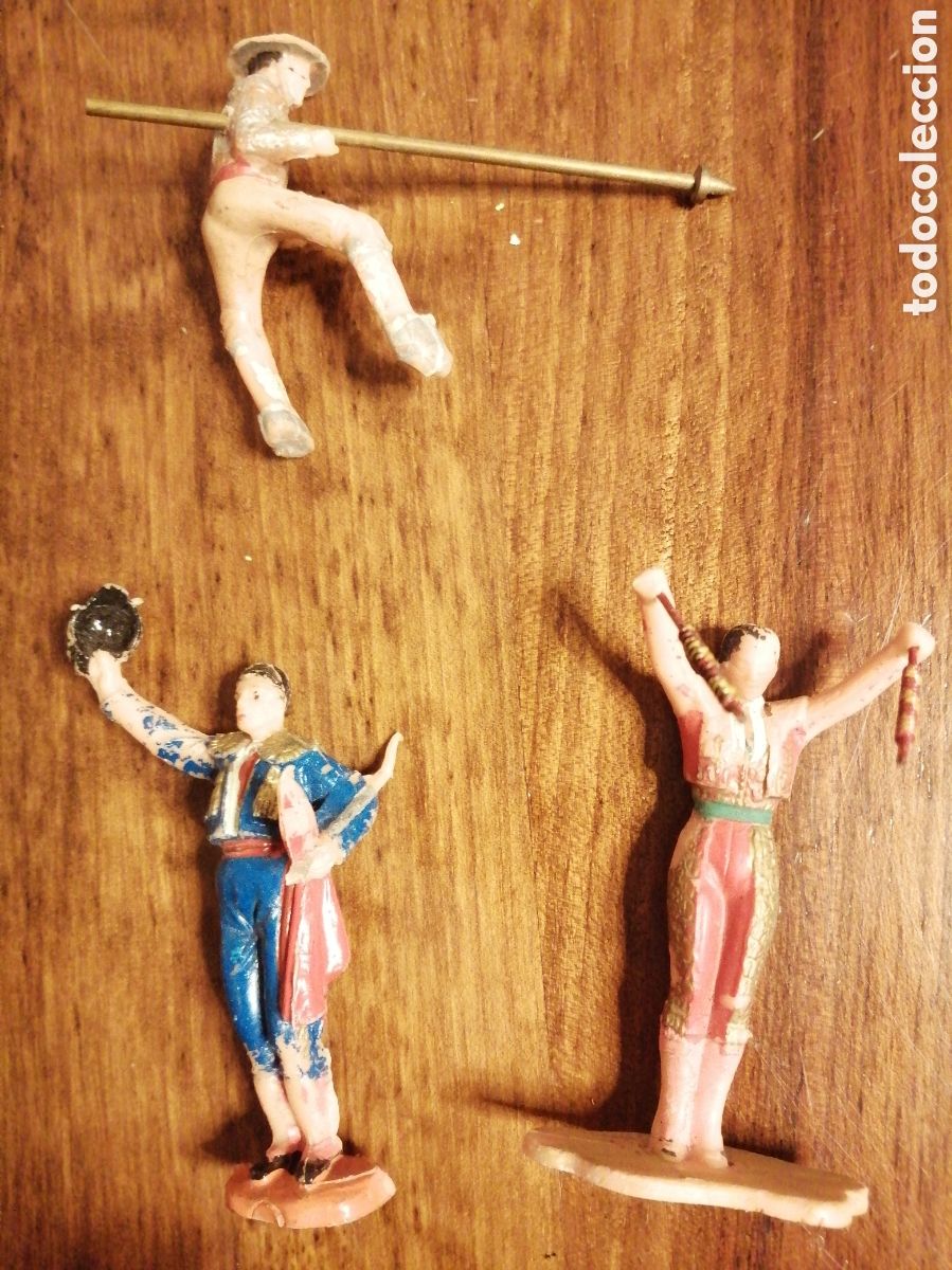Figuras de goma y PVC: Lote tres piezas, picador, torero y picador. No comprar, reservado