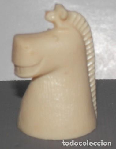 Figuras de goma y PVC: ANTIGUA FIGURA DE PL&Aacute;STICO DEL AJEDREZ DE LAS CHICLES DUNKIN A&Ntilde;OS 70