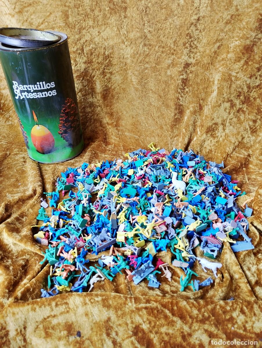 Figuras de goma y PVC: Montaplex: m&aacute;s de 1000 figuras procedentes de una multitud de sobres de sorpresa por apenas sesenta