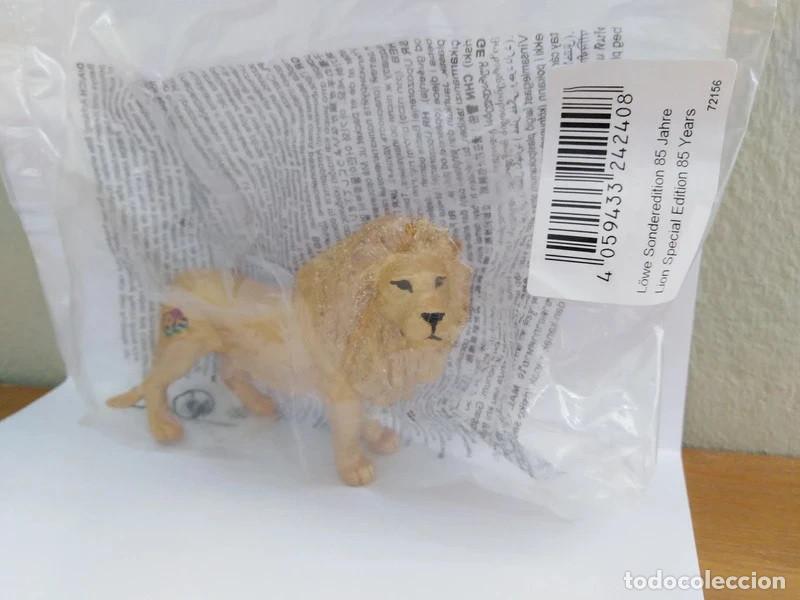 Figuras de goma y PVC: Schleich Le&oacute;n dorado 85 aniversario