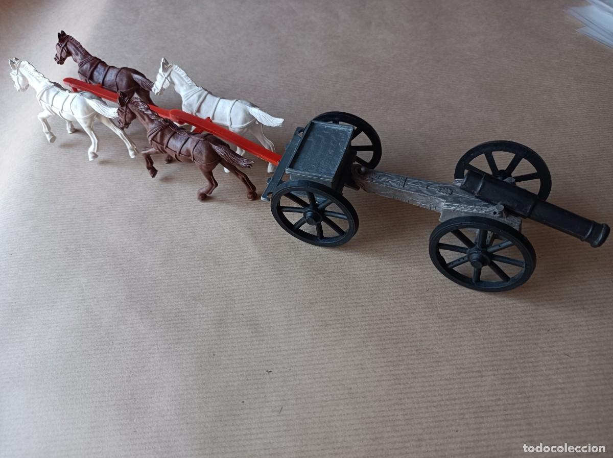 Figuras de goma y PVC: FIGURAS DE PL&Aacute;STICO ARM&Oacute;N DE ARTILLER&Iacute;A SERIE DOS BANDERAS NORTE Y SUR FABRICANTE JECSAN