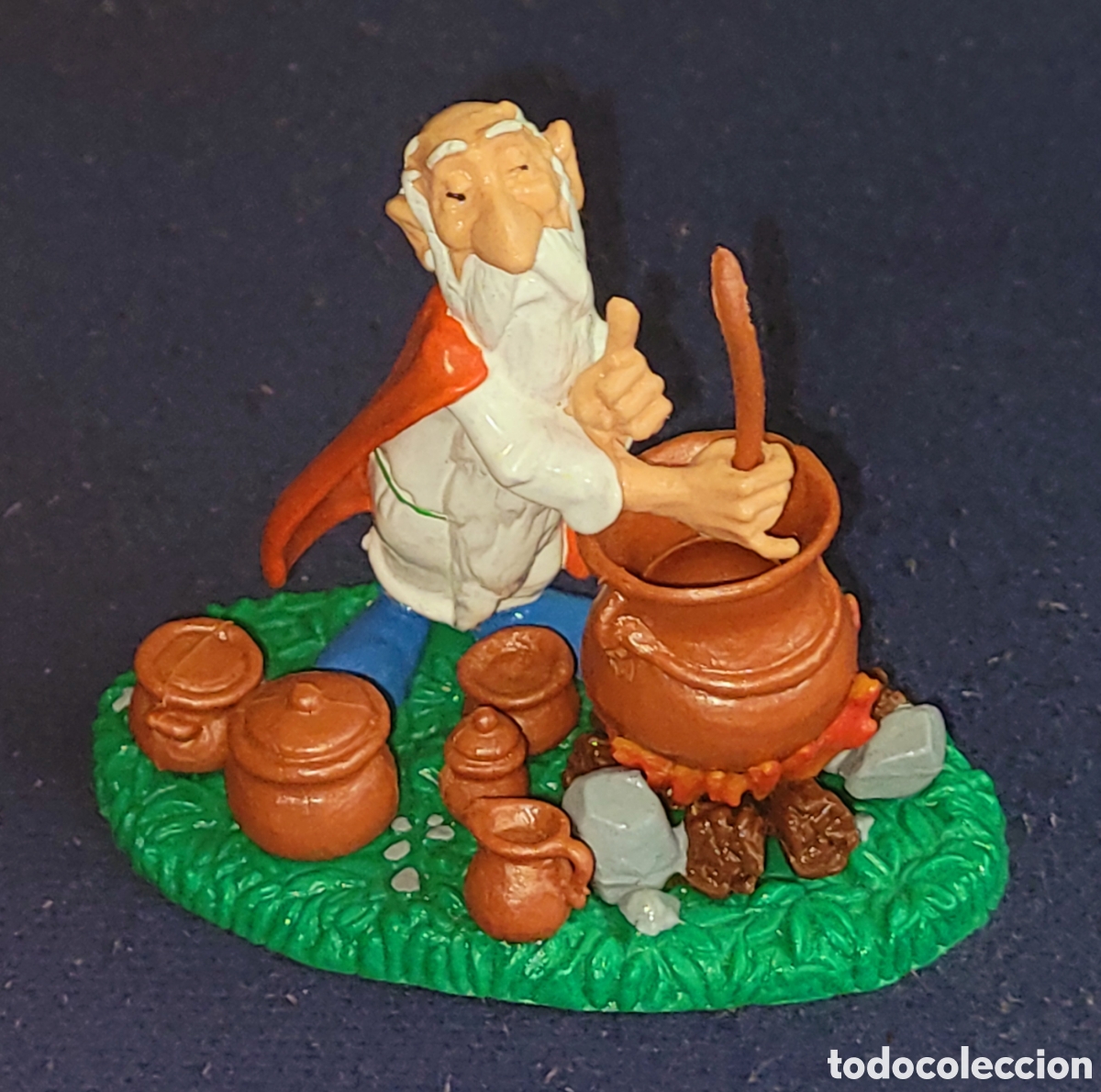 Figuras de goma y PVC: DIFICIL: Bonita figura pvc goma druida Panoramix con marmita y ollas marca Bullyland 1990