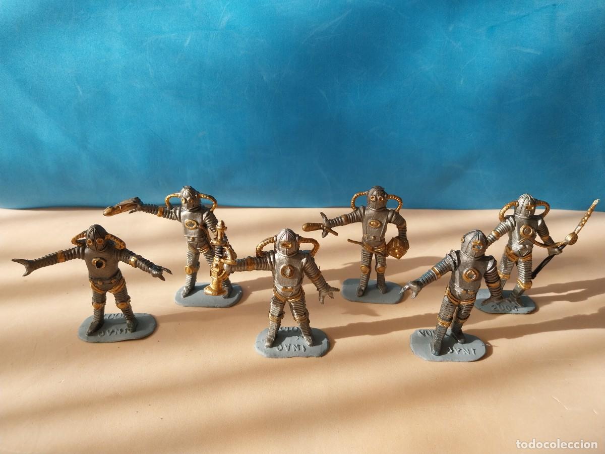 Figure di Gomma e PVC: ROBOTS O ASTRONAUTAS. SERIE OVNI. COMANSI