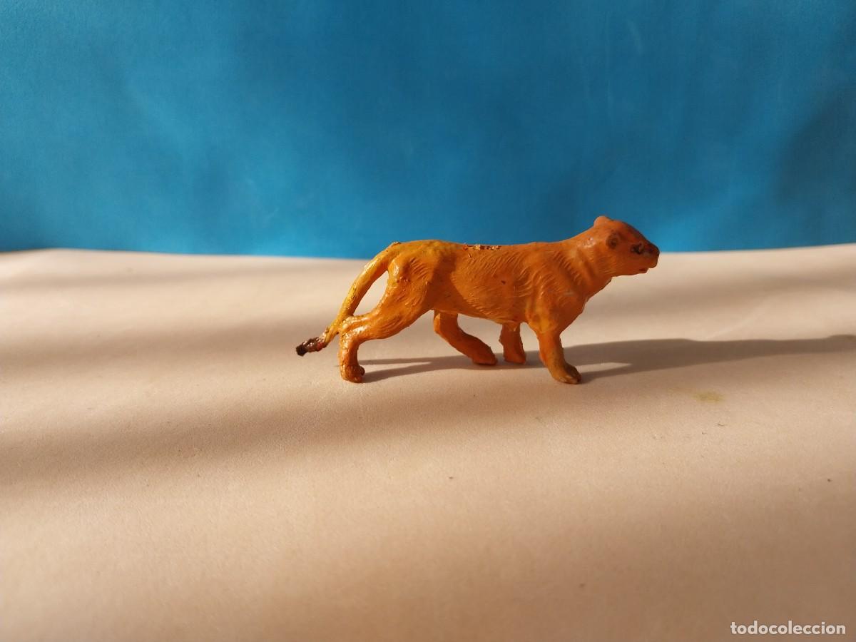 Gummi- und PVC-Figuren: RARA FIGURA DE LEONA. SERIE FAUNA DE JECSAN.
