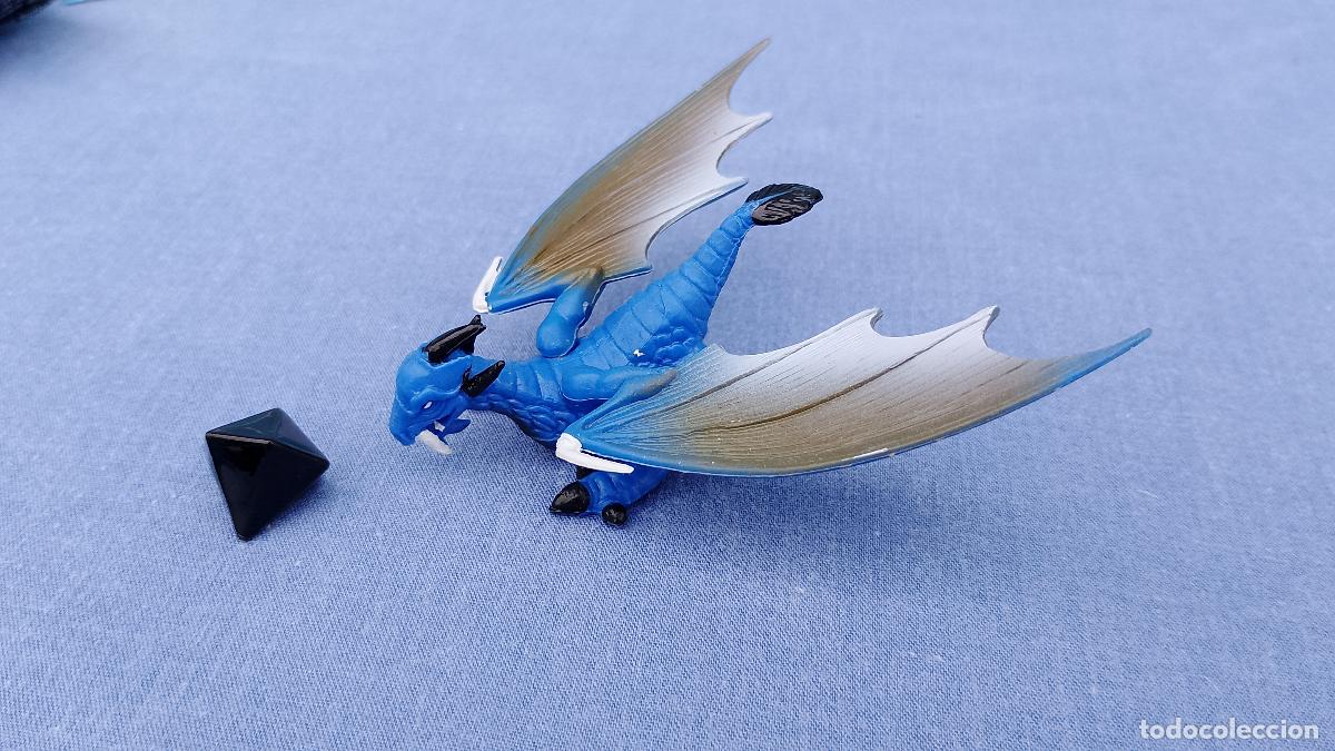 Figuras de goma y PVC: Lote Combate de Gigantes Dragones compuesto por Drag&oacute;n Oclum, piedra y cartas, de Ubisoft