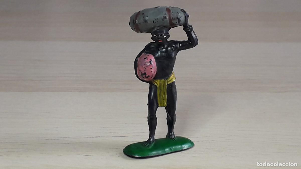 Figuras de goma y PVC: Porteador negro Kakuana Safari &Aacute;frica, fabricado en goma, Pech PH Spain, original a&ntilde;os 50-60.
