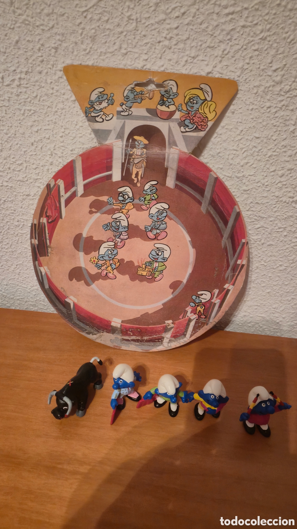 Figuras de goma y PVC: Lote de 5 figuras pitufos torero y toro. Plaza de toros bootleg.