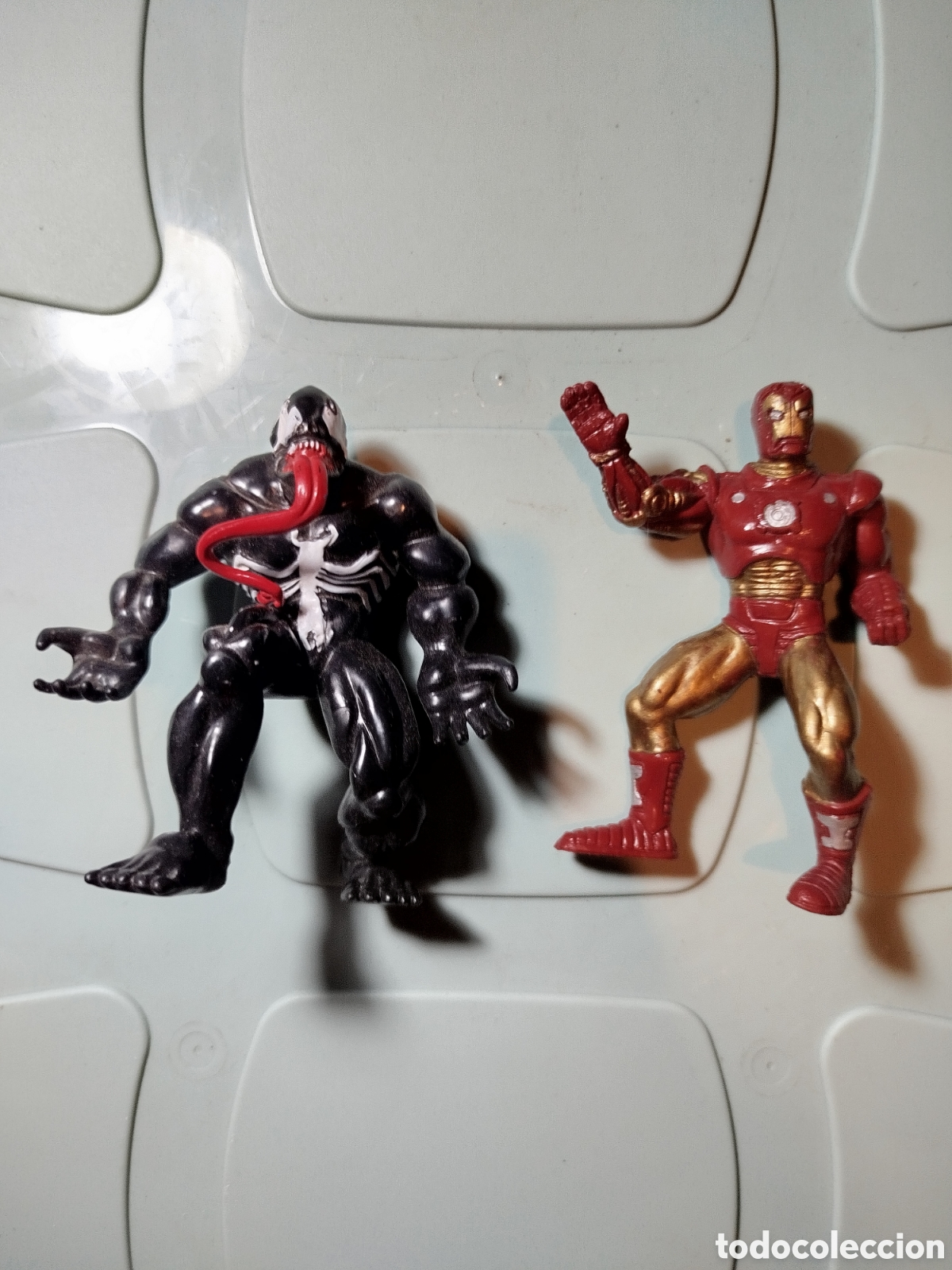 Figuras de goma y PVC: Dos figuras PVC superh&eacute;roes
