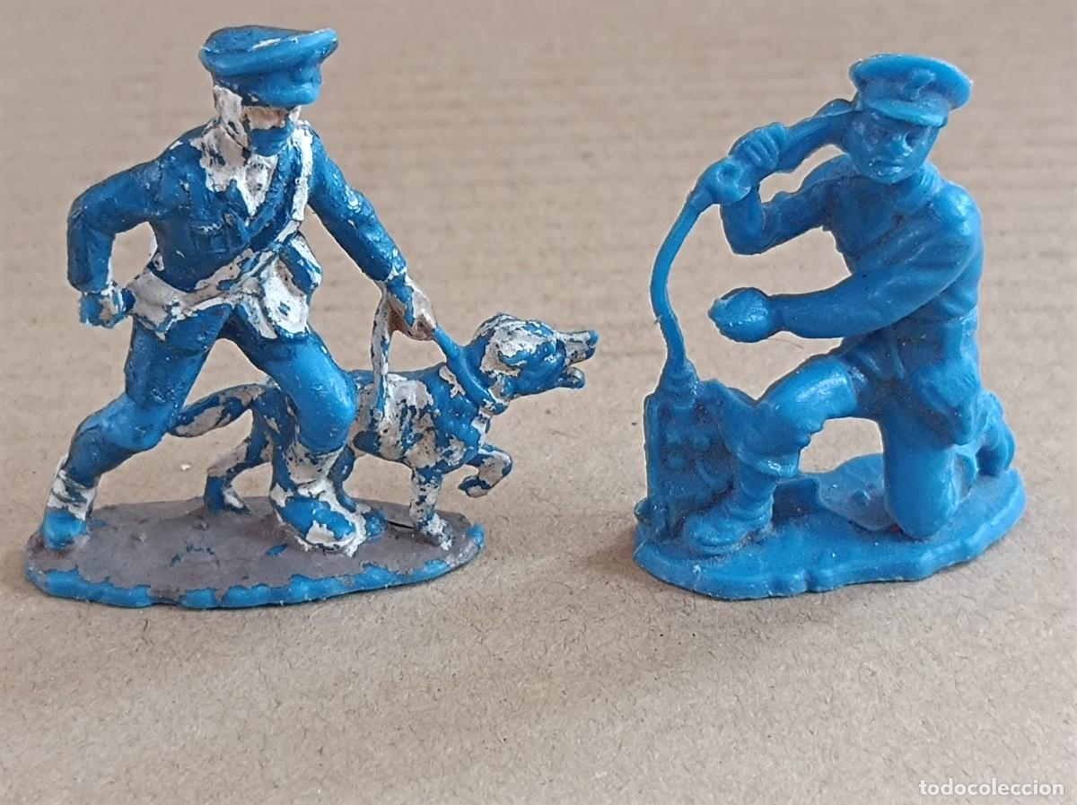 Figuras de goma y PVC: FIGURAS DE PL&Aacute;STICO FABRICANTE ATLANTIC 1:32 - CARABINIERI POLIZIA