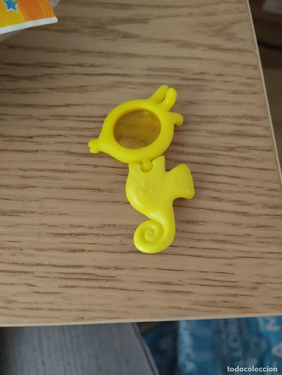 Figuras de goma Kinder: caballito de mar amarillo con cabeza de lupa de los huevos kinder