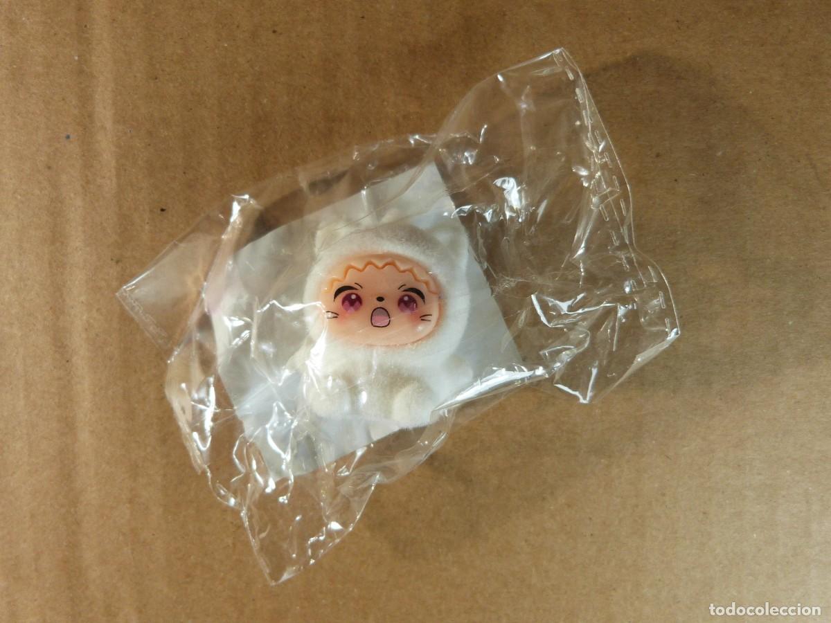Figuras de goma y PVC: Peque&ntilde;a figura flocada tipo Chiikawa con cara de sorpresa ( Nueva precintada )