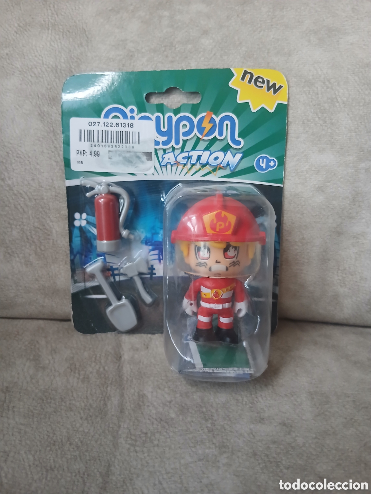 Figuras de goma y PVC: Mu&ntilde;eco Pinypon Action Bombero (Famosa 2018) Precintado