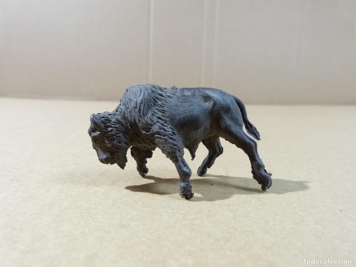 Figuras de goma y PVC: Figura de un bisonte indios y vaqueros de PECH - A&ntilde;os 70