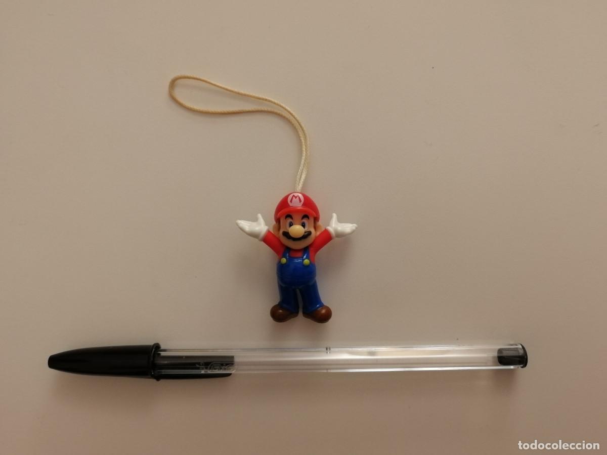 Figuras de goma Kinder: FIGURA LLAVERO MARIO DE FUEGO - VIDEOJUEGO - SUPER MARIO BROS - NINTENDO KINDER