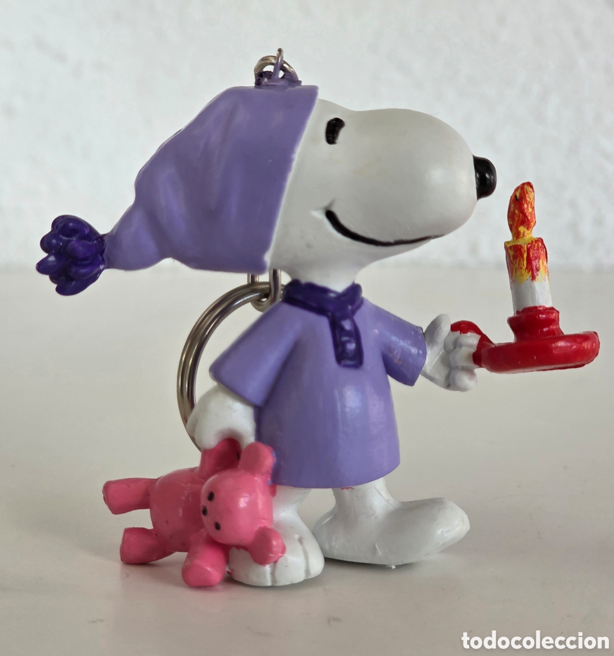 Rubber and PVC Figures: Llavero Snoopy con Pijama Vela y Mu&ntilde;eco - Figura goma pvc Comics Spain