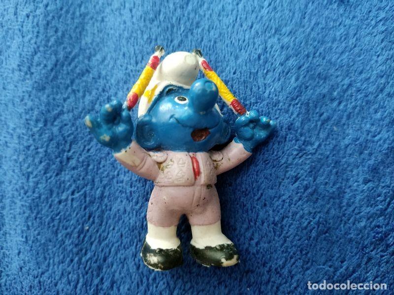 Figuras de goma y PVC: FIGURA DE GOMA PVC BANDERILLERO TRAJE ROSA PITUFOS SERIE TOREROS PEYO SMURF A&Ntilde;OS 70 80