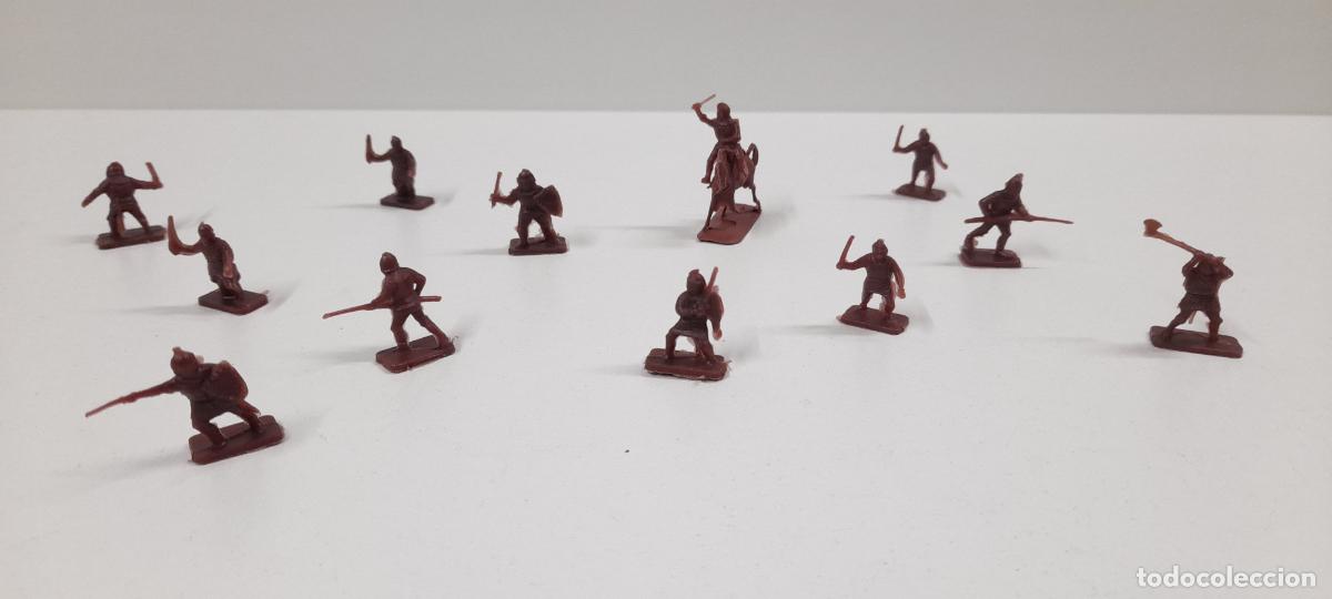 Figuras de goma y PVC: GUERREROS MEDIEVALES . REALIZADOS POR MONTAPLEX . ORIGINAL A&Ntilde;OS 70 / 80