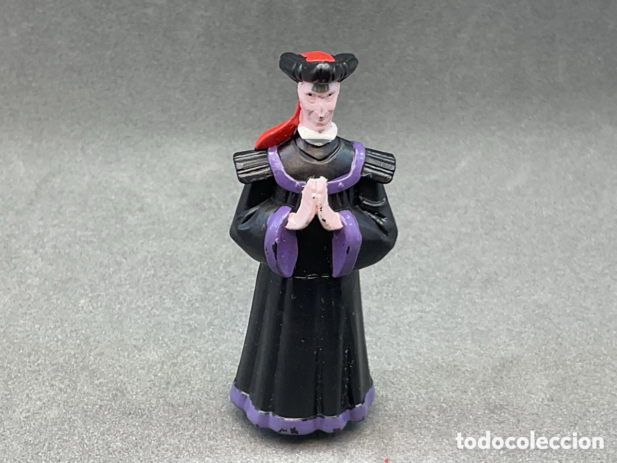 Figuras de goma y PVC: Peque&ntilde;a Figura en Pl&aacute;stico del Juez Frollo .El Jorobado de Notre Dame . 60mm