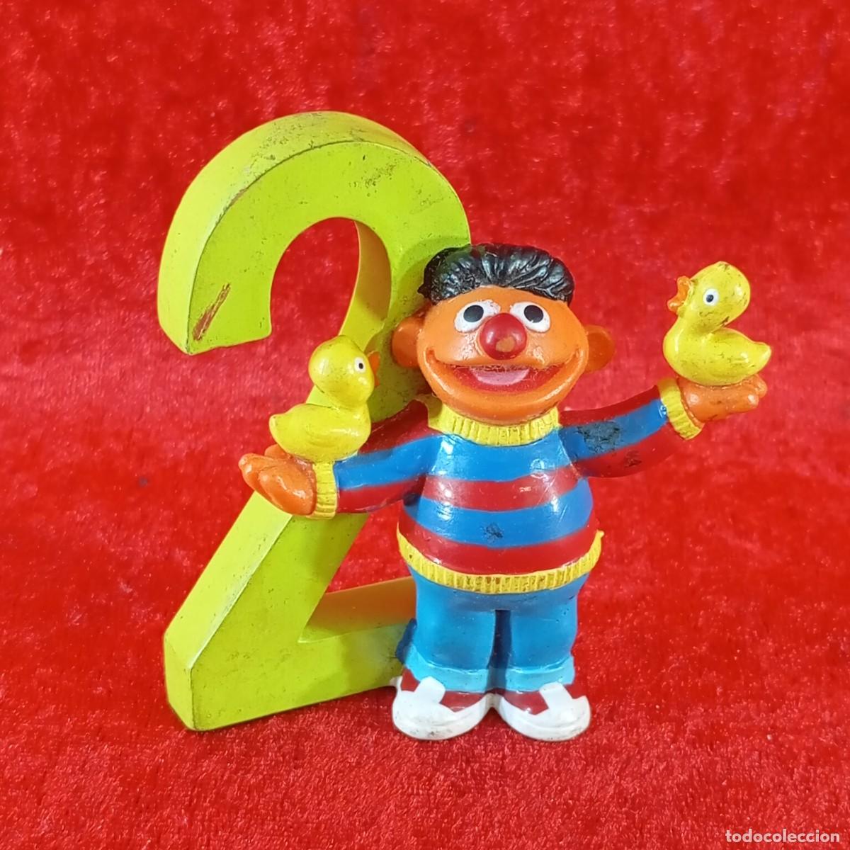 Figuras de goma y PVC: FIGURA DE GOMA - EPI CON PATITOS DE GOMA - BARRIO SESAMO - N&Uacute;MERO 2 - APPLAUSE - 7,5 X 7 CM / 2067