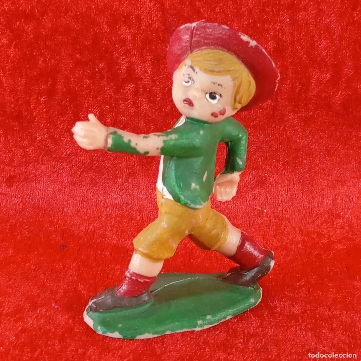 Figuras de goma y PVC: FIGURA DE PVC - CABEZON CABEZONES - NI&Ntilde;O ANDANDO - PECH - 8,5 X 5,5 CM / 2070