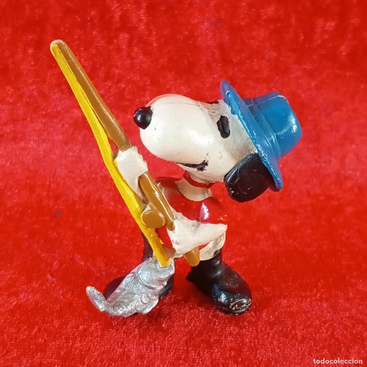 Figuras de goma y PVC: FIGURA DE PVC - SCHLEICH - PEANUTS - SNOOPY PESCANDO - 7,5 X 5,5 CM / 2090