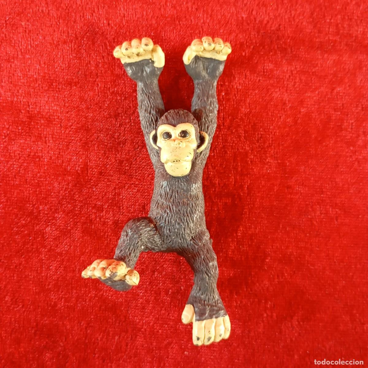 Figuras de goma y PVC: FIGURA DE PVC - MONO CHIMPANC&Eacute; - POSTURA COLGANTE - 9 X 4 CM / 2092