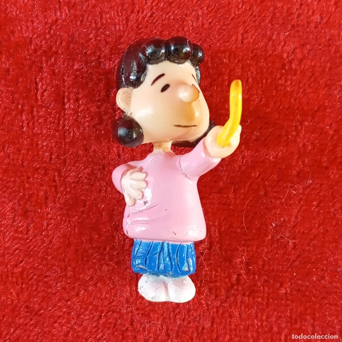 Figuras de goma Kinder: FIGURA DE PVC - LUCY VAN PELT - PEANUTS - UFS - KINDER SORPRESA - FERRERO - 4 X 2,5 CM / 2117