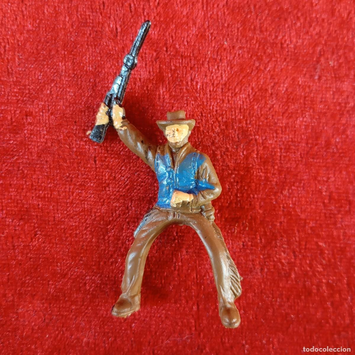 Figuras de goma y PVC: FIGURA DE PVC - VAQUERO CON RIFLE - POSTURA A CABALLO - 6,5 X 3 CM / 2122