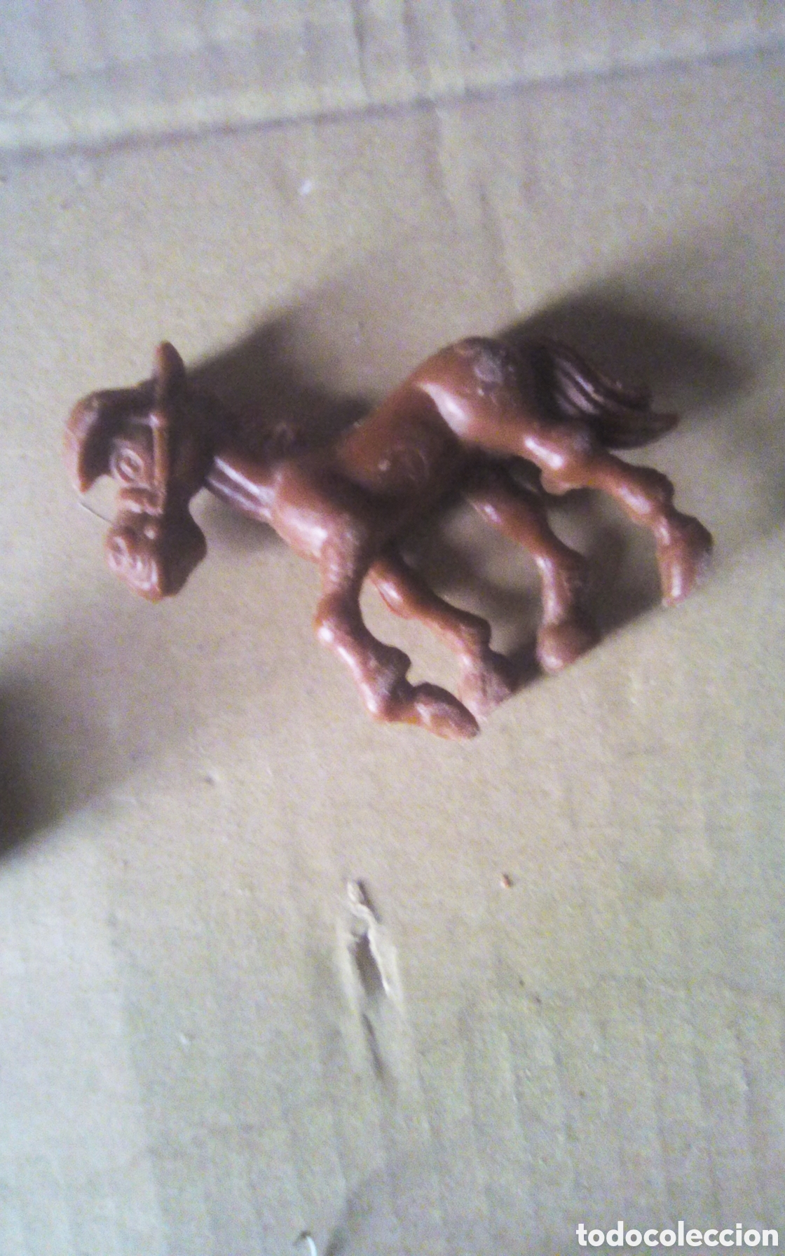 Figuras de goma y PVC: Don Quijote de la Mancha. Caballo de la serie de dibujos animados de televisi&oacute;n. Mide 7 cm.