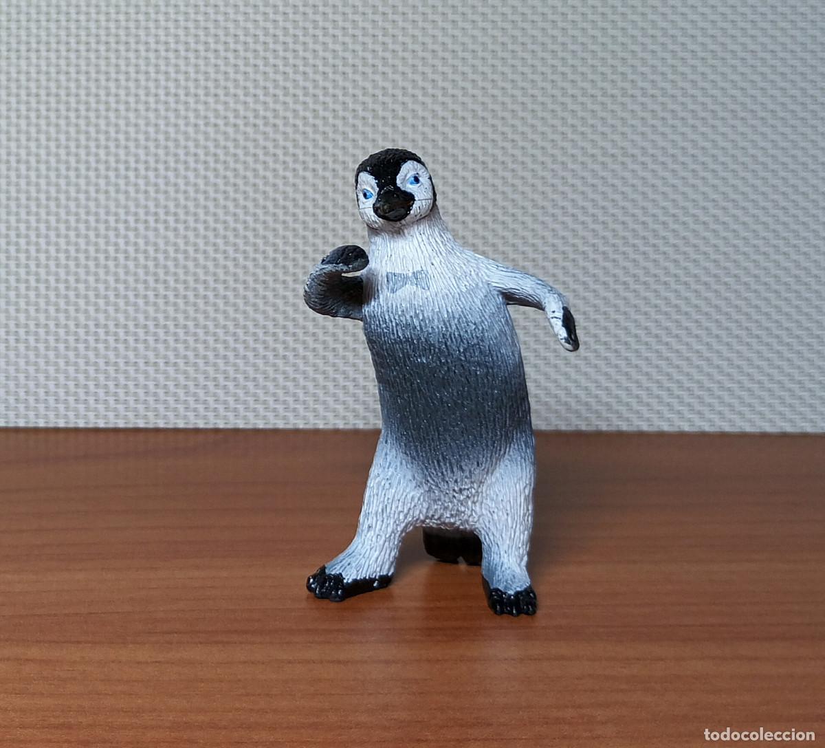 Figuras de goma y PVC: Figura de Mumble, ping&uuml;ino de la colecci&oacute;n Happy Feet 2 - Burguer King - A&ntilde;o 2011