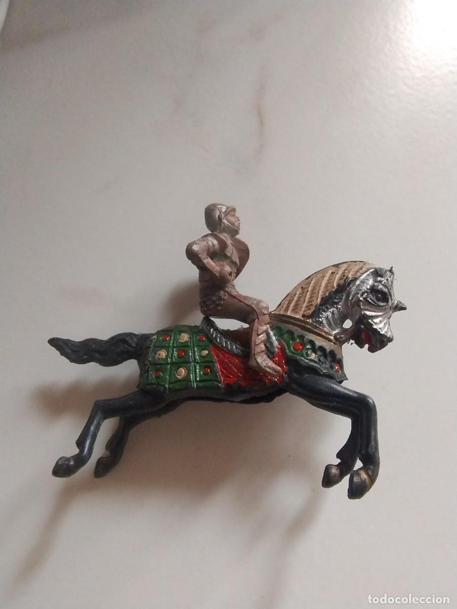 Figuras de goma y PVC: CABALLERO Y CABALLO, MARCA REAMSA, SERIE TORNEO REAL, N&ordm; 114 DEL CAT&Aacute;LOGO, CIRCA 1950