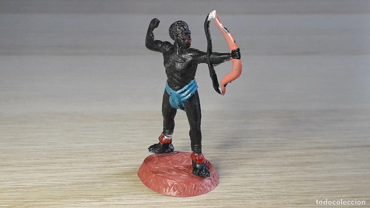 Figuras de goma y PVC: Guerrero Negro &Aacute;frica Salvaje, goma, Alca Capell Barcelona Spain tipo Jecsan, original a&ntilde;os 50.