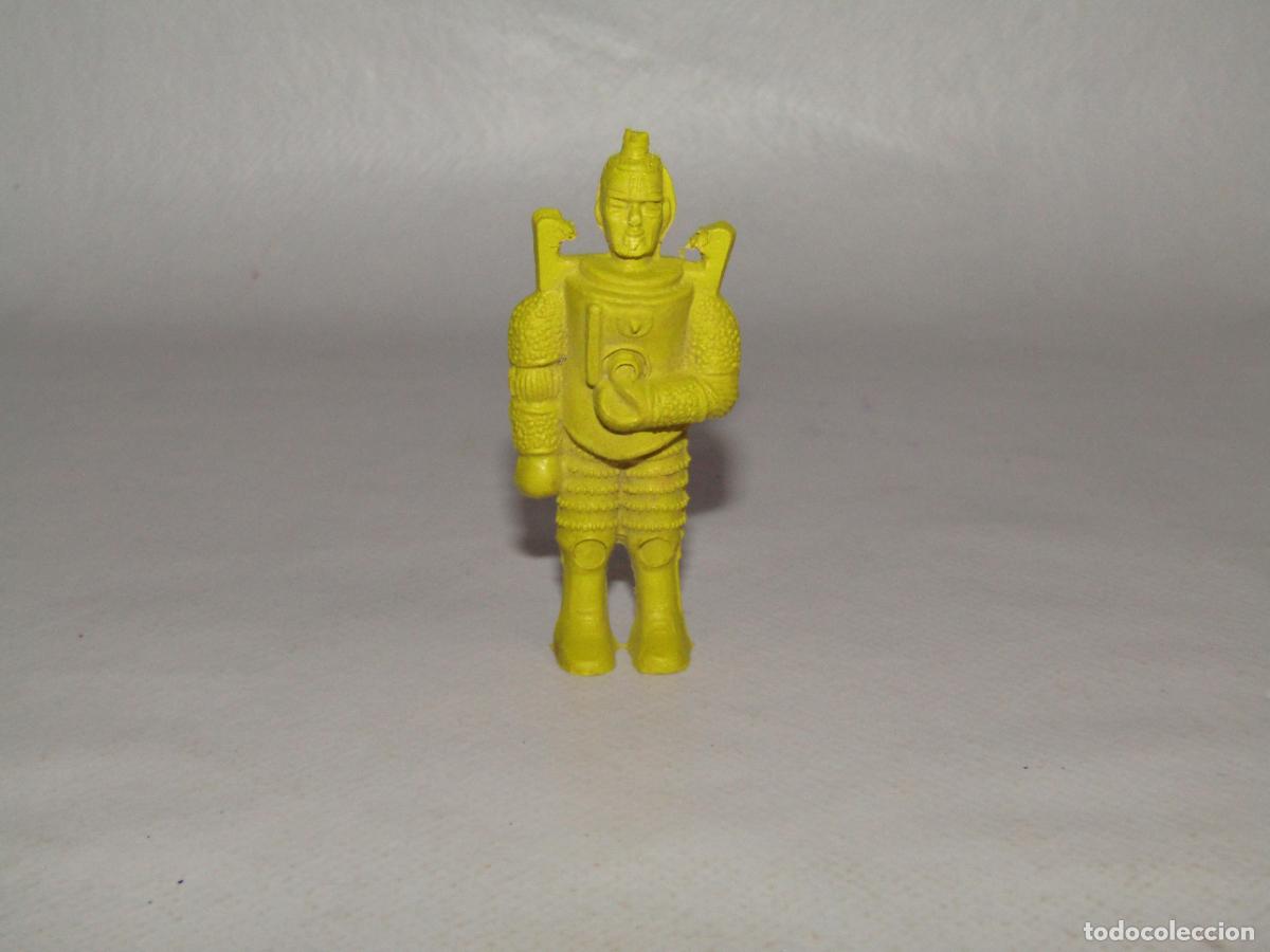 Figuras de goma y PVC: Antigua Figura Hombre del Espacio Astronauta en Pl&aacute;stico de COMANSI