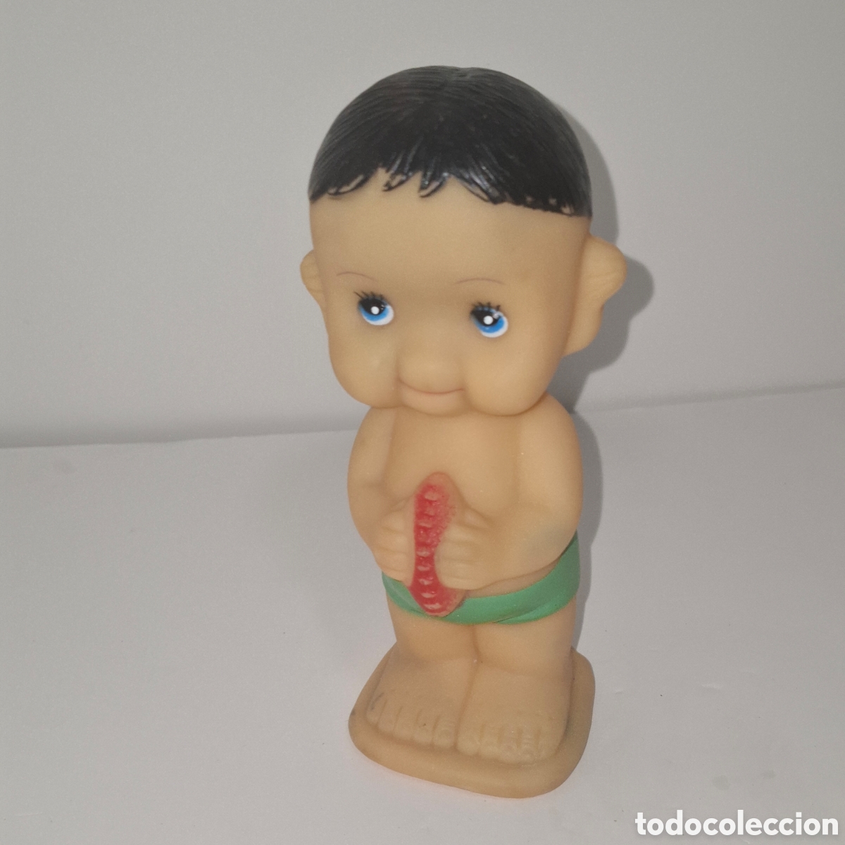 Figuras de goma y PVC: NI&Ntilde;A CON PELOTA FIGURA DE PVC CHIFLE