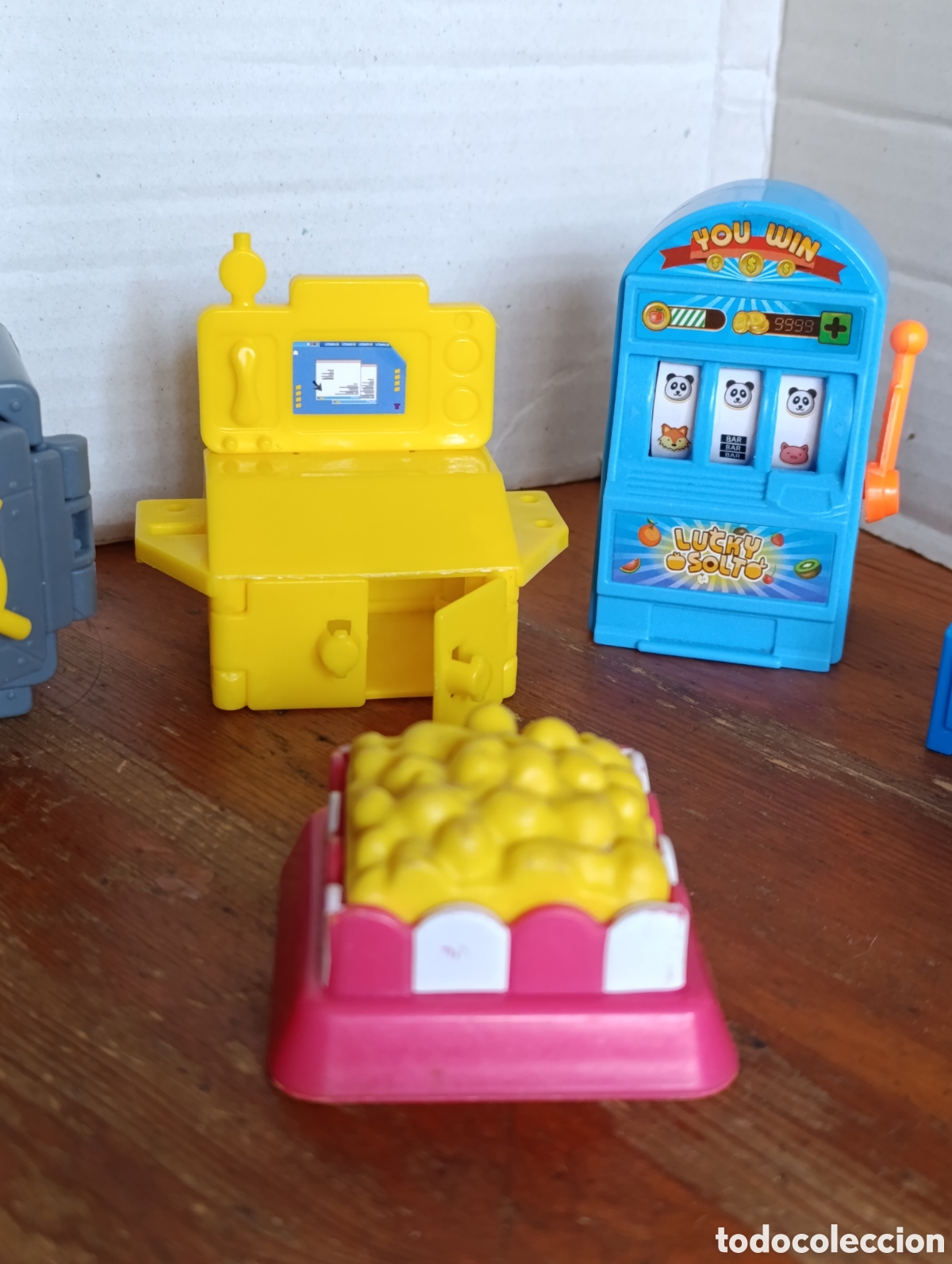 Figuras de goma y PVC: LOTE DE 7 FIGURAS / DE PVC / COMPLEMENTOS VARIADOS - Foto 3