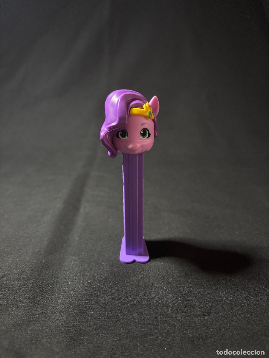 Figuras de goma y PVC dispensador PEZ: PEZ Izzy Moonbow My Little Pony G5 Hasbro 2022 - Dispensador