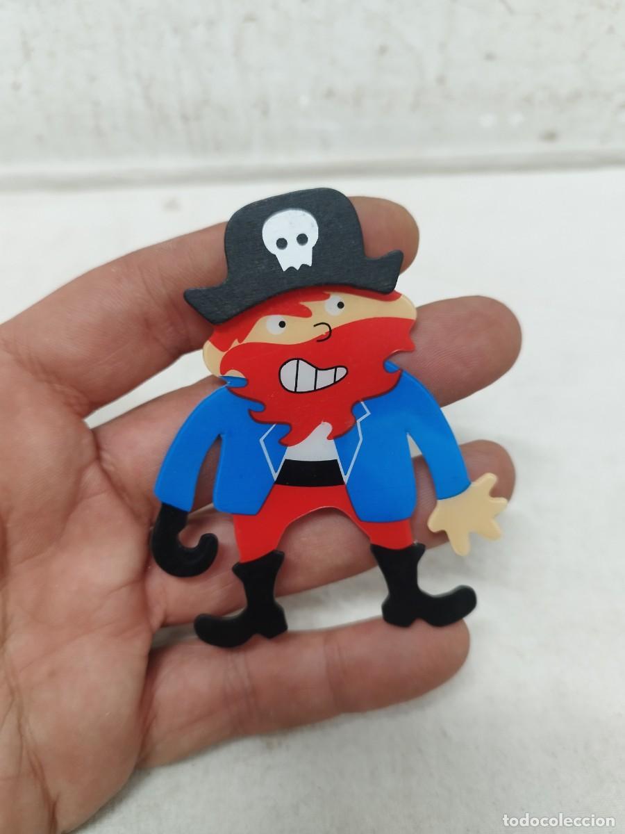 Figuras de goma y PVC: Figura de un pirata, decoracion infantil.