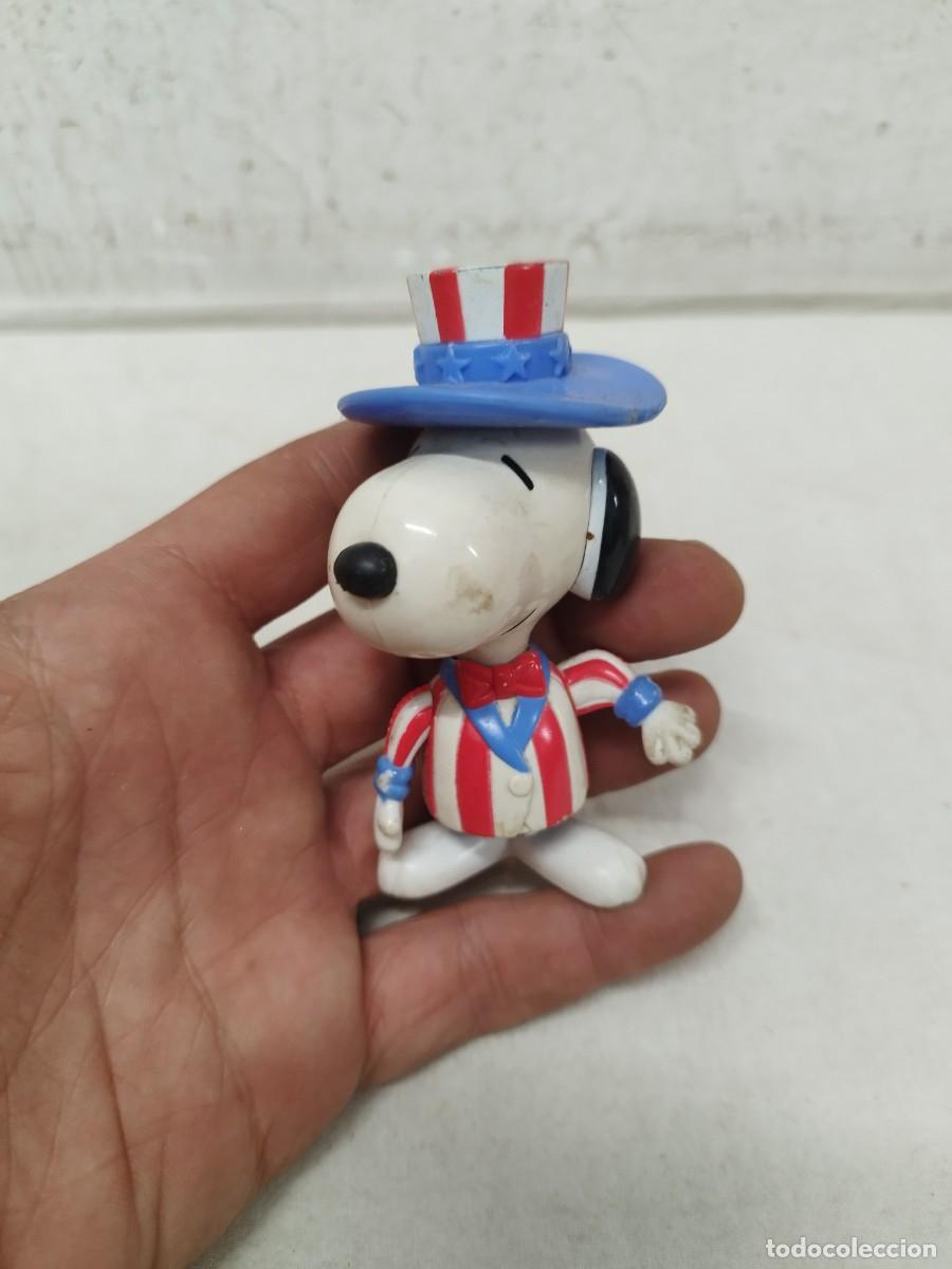 Figuras de goma y PVC: Figura, mu&ntilde;eco de Snoopy de McDonalds. Con sombrero y chaqueta con colores bandera estados unidos.