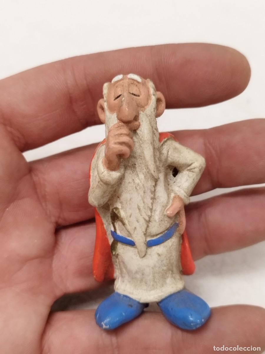 Figuras de goma y PVC: Antigua figura, mu&ntilde;eco de goma del Panoramix. Asterix y obelix. Pilote.