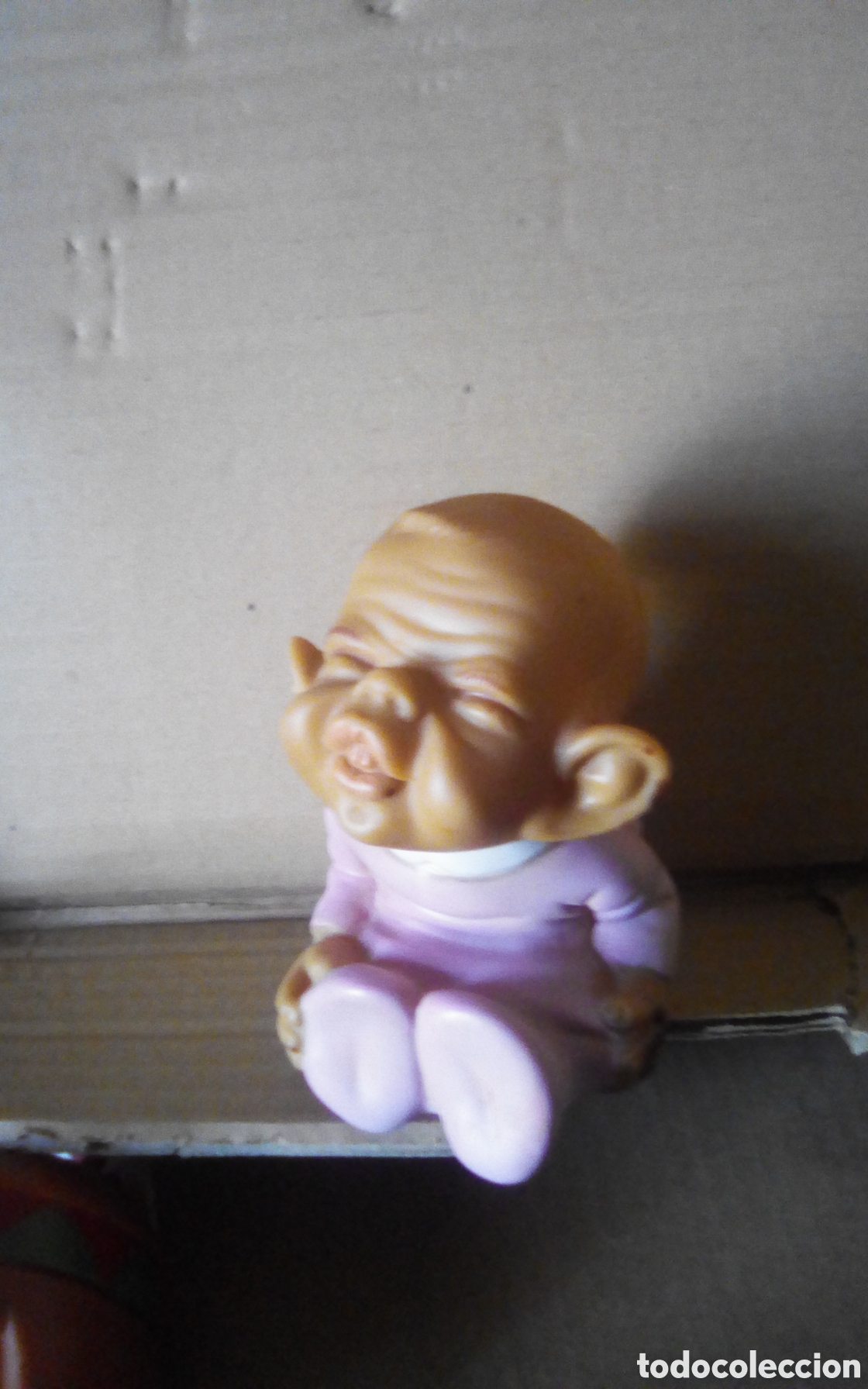 Figuras de goma y PVC: Figura de goma. Bebe gestitos cag&oacute;n. Firma casa Pere. Made in Spain. A&ntilde;os 80. Mide 11 cm, sin pito.