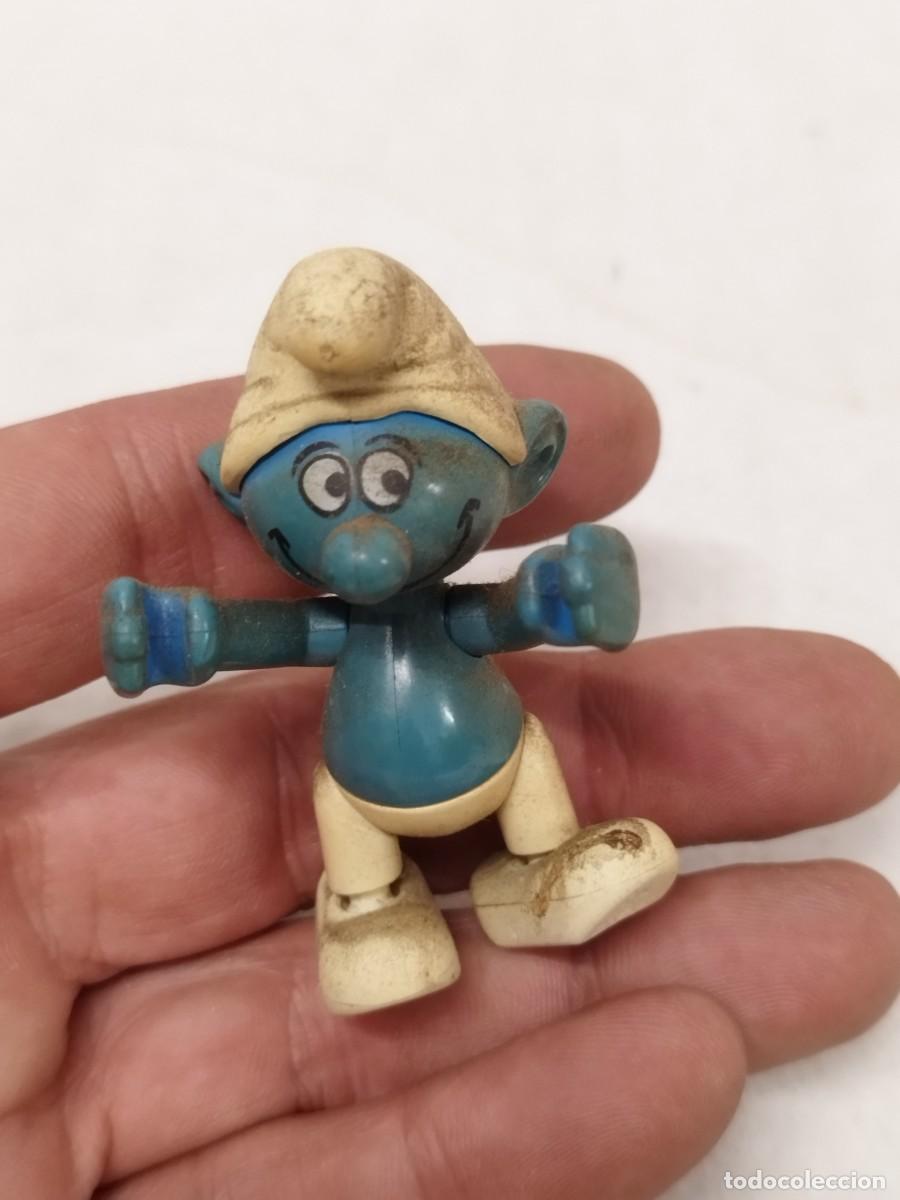 Rubber and PVC Figures: Antigua figura, mu&ntilde;eco de goma de un pitufo articulado de Peyo.