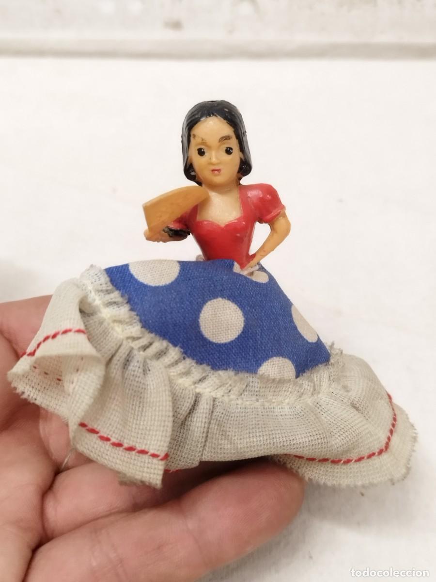 Rubber and PVC Figures: Antigua Figura, mu&ntilde;eco de una bailaora andaluza. Traje flamenca con abanico, con restauraci&oacute;n vieja.