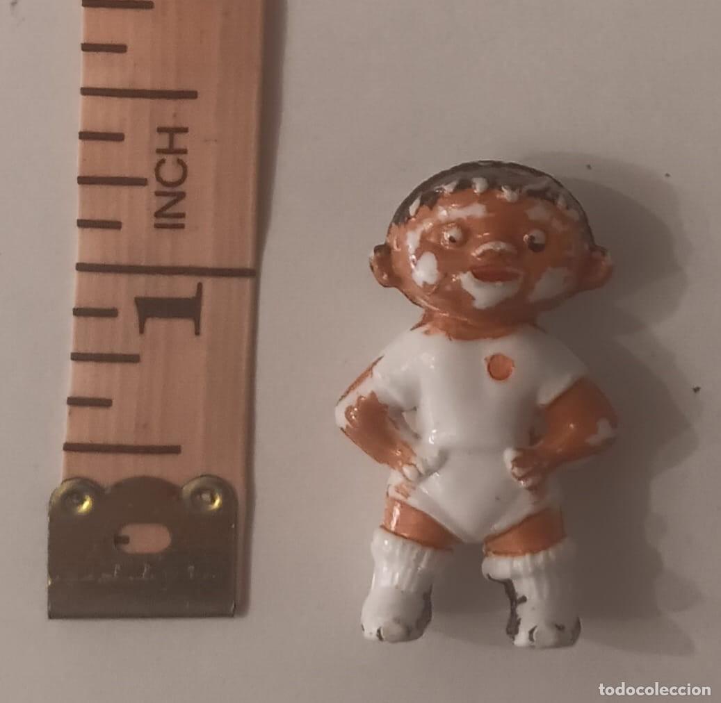 Figuras de goma y PVC: ANTIGUA FIGURA DE PLASTICO OPALINO ROSCON DE REYES FUTBOL FUTBOLISTA SEVILLA A&Ntilde;OS 70