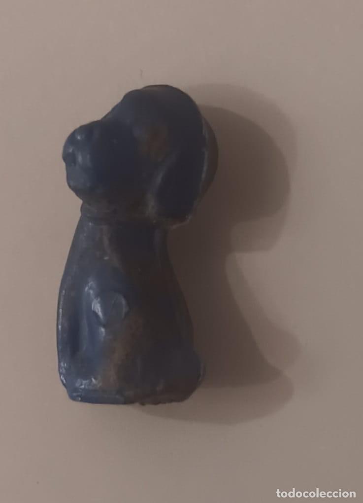 Figuras de goma y PVC: ANTIGUA FIGURA DE PLASTICO OPALINO ROSCON DE REYES FUTBOL ANIMALES PERRO A&Ntilde;OS 70