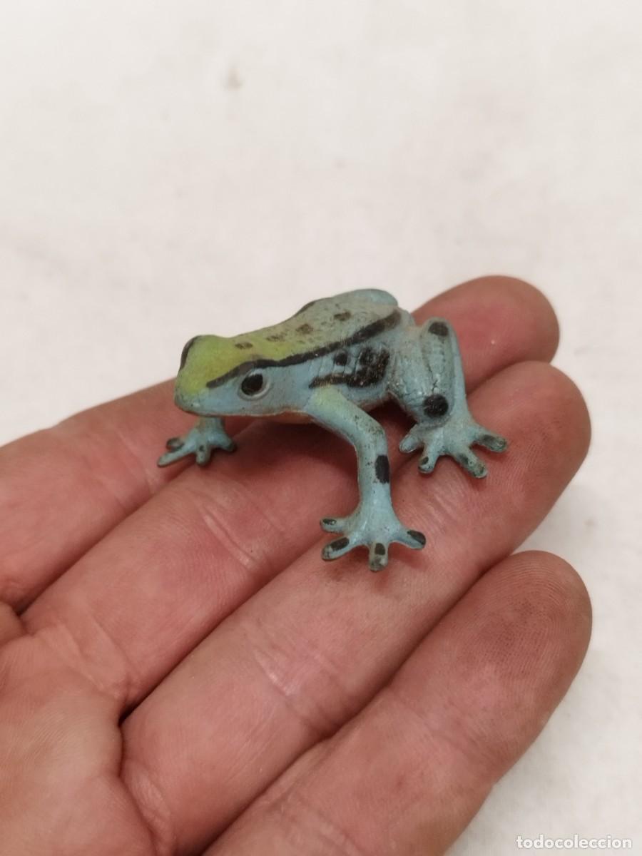 Gummi- und PVC-Figuren: Antigua figura, mu&ntilde;eco de una rana de goma. Hong Kong.