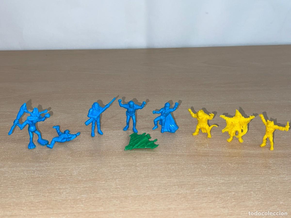 Gummi- und PVC-Figuren: Antiguas figuras 5 THUNDERCATS Dunkin Panrico 1986 + 3 Star Wars Stormtrooper y otras + Nave