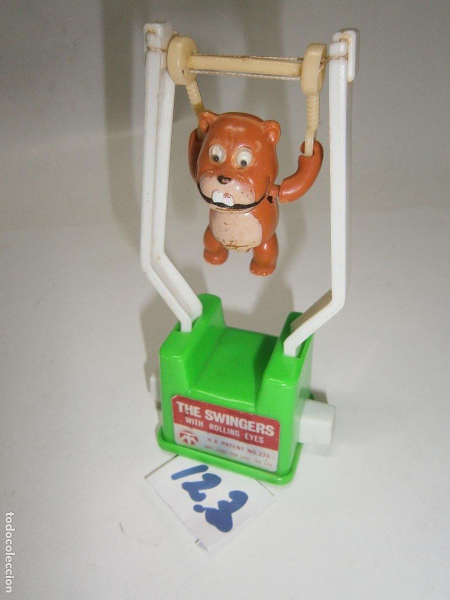 Figuras de goma y PVC: ANTIGUO JUGUETE THE SWINGER CON OJOS SALTONES - OSO GIMNASTA