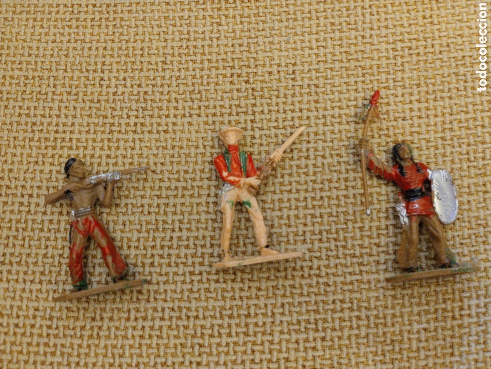 Figuras de goma y PVC: Lote indios y vaquero comansi