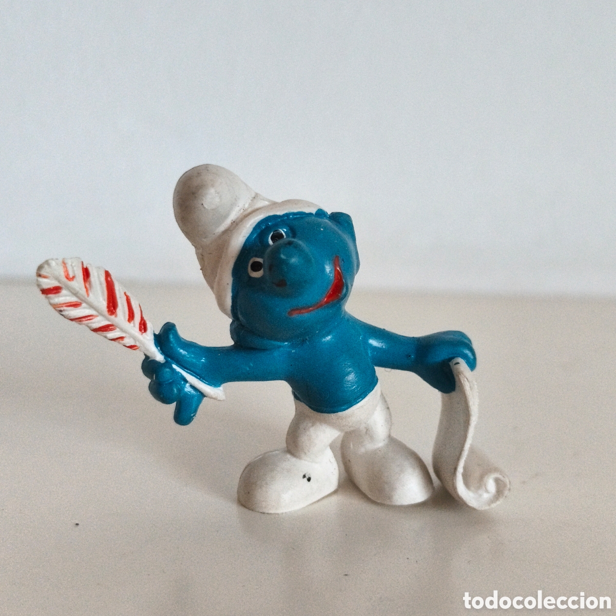 Figuras de goma y PVC: Pitufo poeta, Peyo, Schleich, 7y 5 bandas rojas en pluma. W. Germany, num 3. 1980-1981 1&ordm; edici&oacute;n